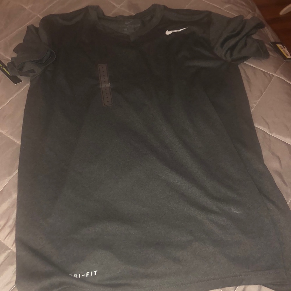 Brand new nike men’s  dri-fit v neck t shirt